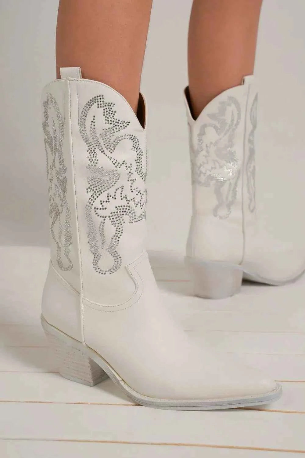 Signature Beast Fashion Rhinestone Detail Point Toe Boots White 6
