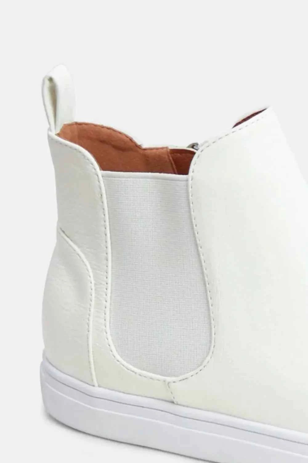White Fashion Sneakers for Everyday Style