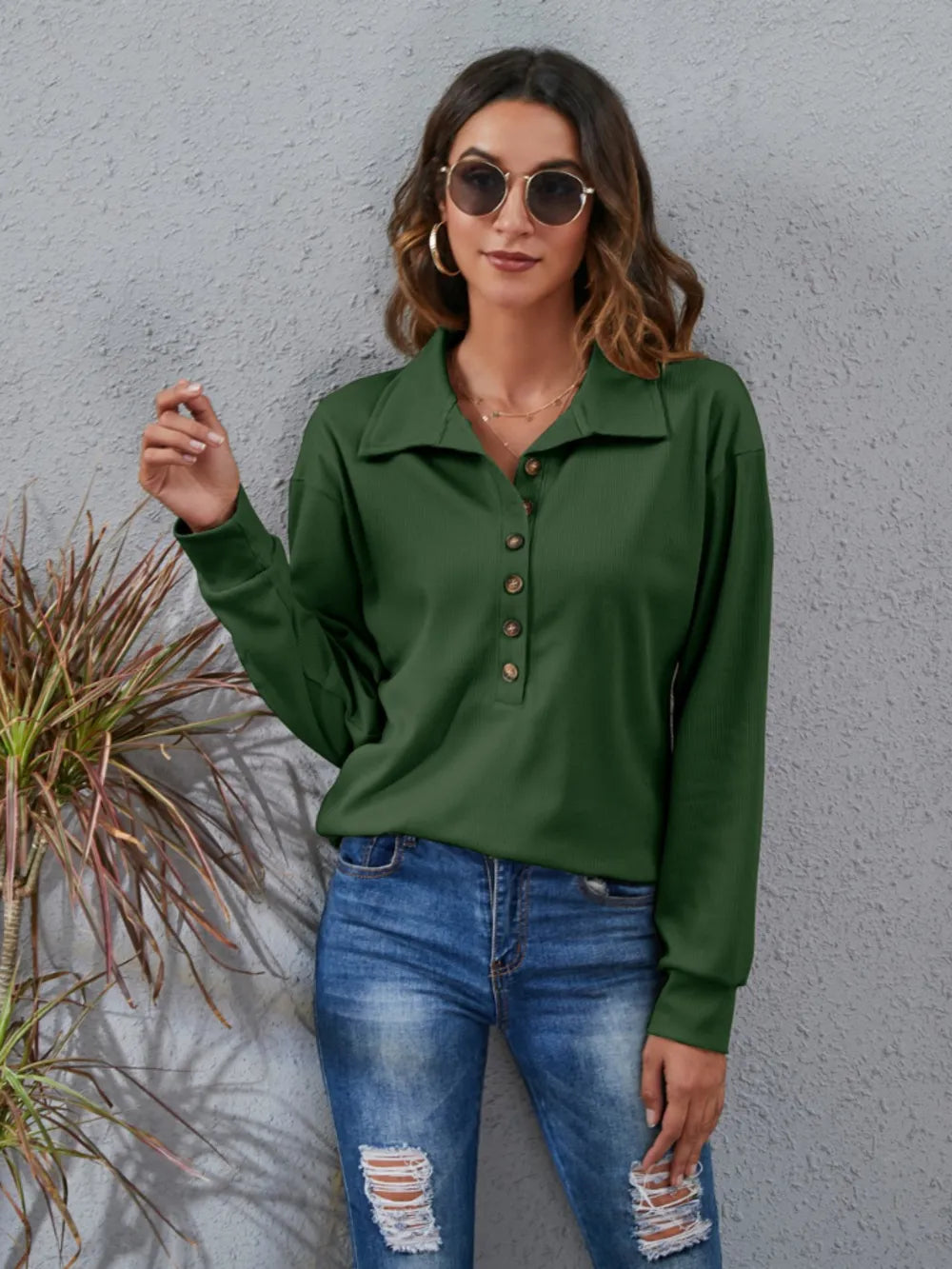Stylish women's classic blouse in green with button details and a relaxed fit for casual wear