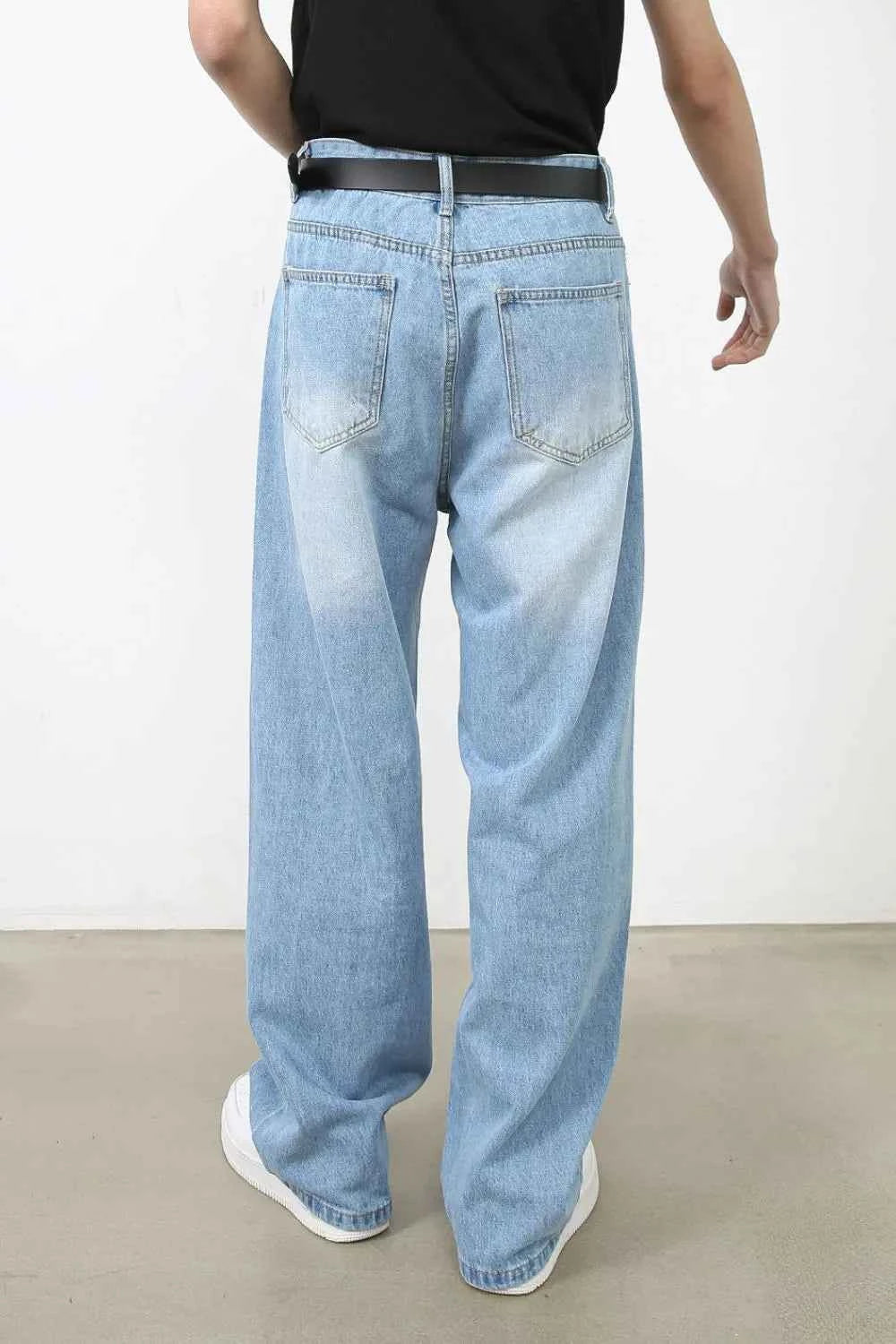 Trendy men's wide jeans with pockets in light blue, featuring a relaxed fit and back pockets