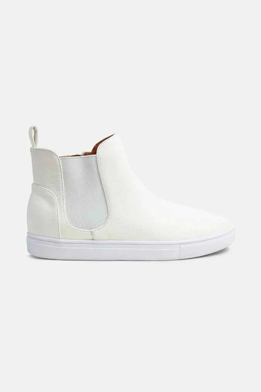 Stylish white fashion sneakers with a sleek design and comfortable fit for everyday wear